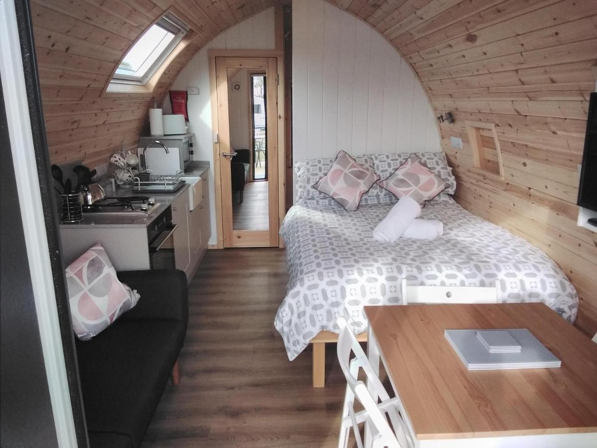 Отель Glamping Pods Кромер Экстерьер фото