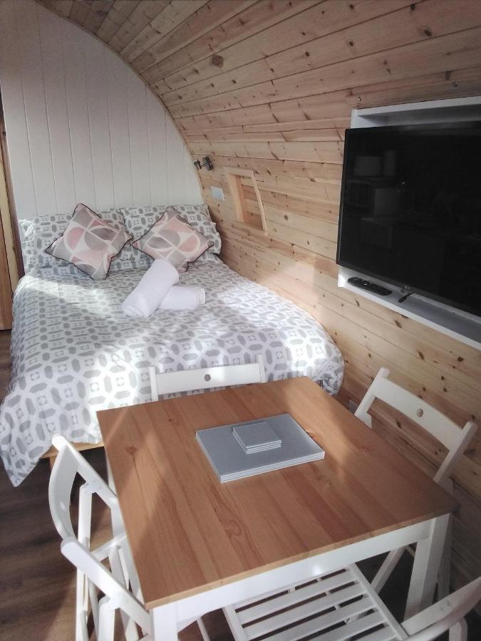 Отель Glamping Pods Кромер Экстерьер фото
